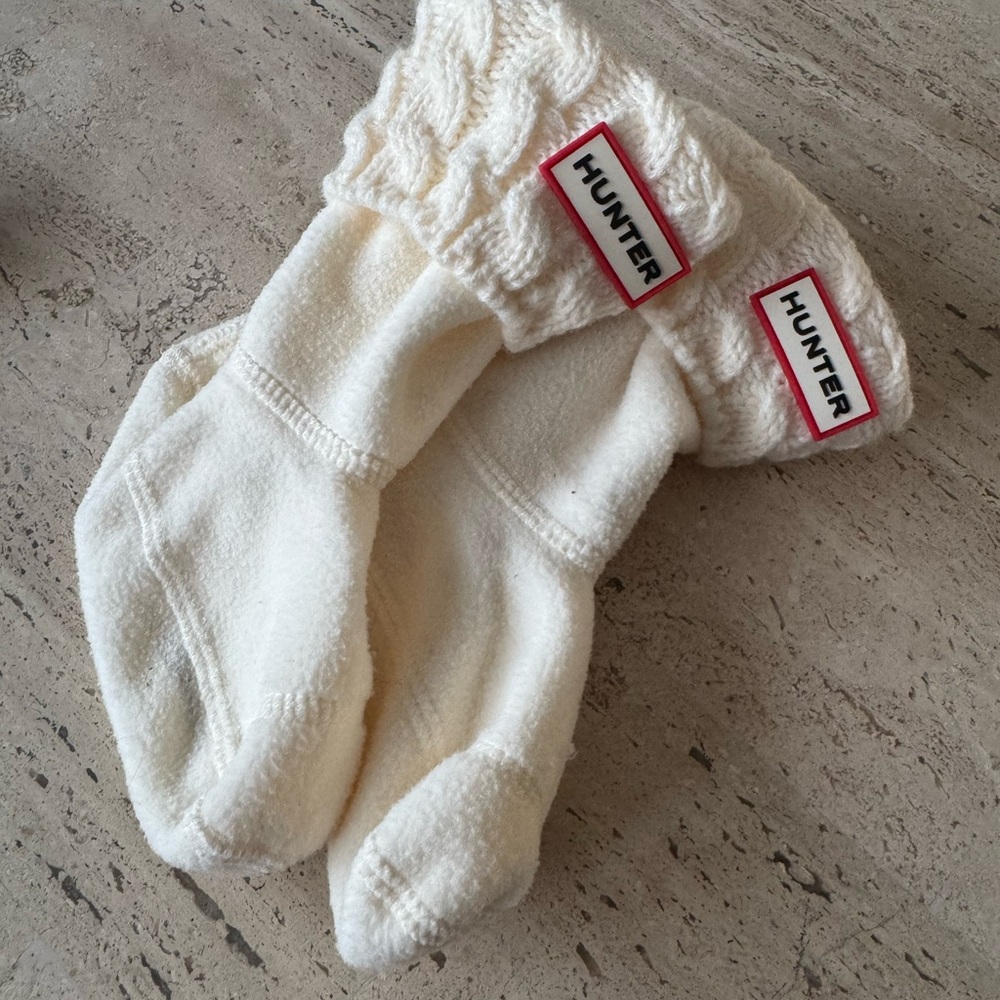 Hunter Cream Cable-Knit Cuffed Socks with Branded Patch